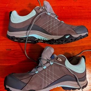 Women's Oboz low rise hiking boots